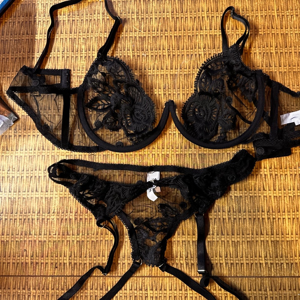 NWOT Lace Lingerie Bra